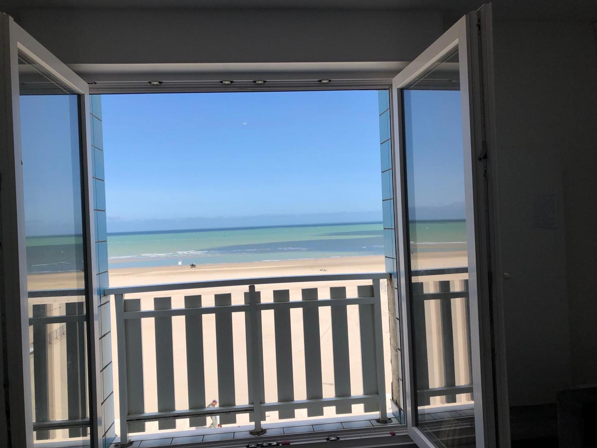 Appartement Sur La Plage De Malo Les Bains Vue Mer Dunkirk Bagian luar foto